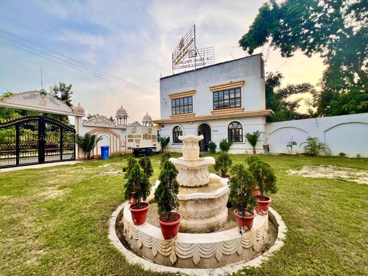 La Pahi Palace- Banquet And Resort Sakri East Exterior foto