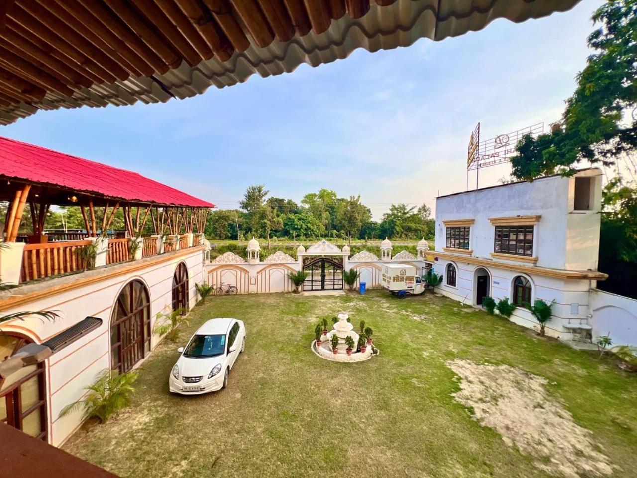 La Pahi Palace- Banquet And Resort Sakri East Exterior foto
