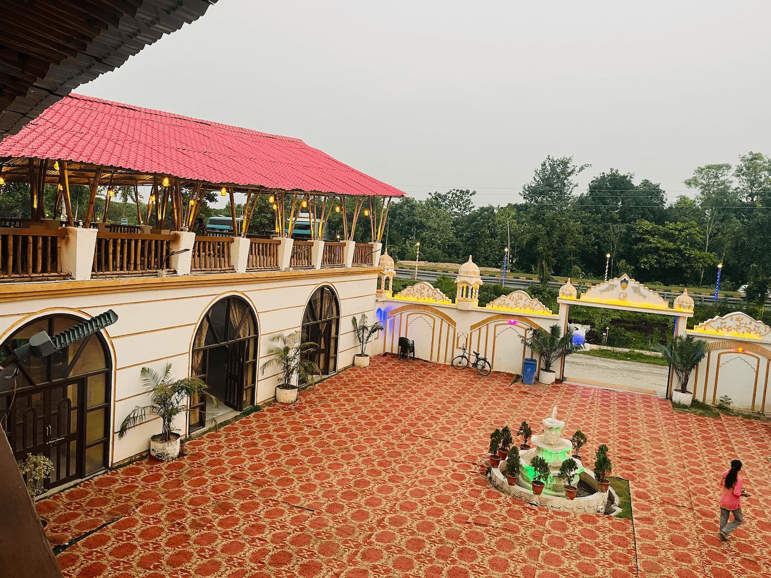 La Pahi Palace- Banquet And Resort Sakri East Exterior foto