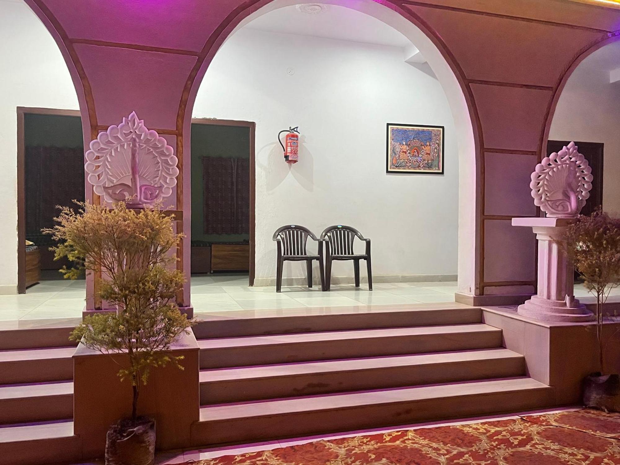 La Pahi Palace- Banquet And Resort Sakri East Exterior foto
